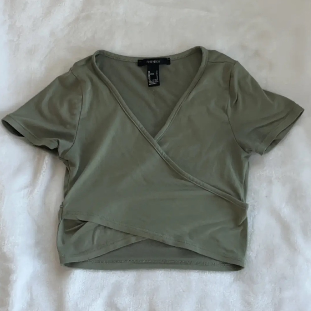 Forever 21 green kris kross cropped top.
